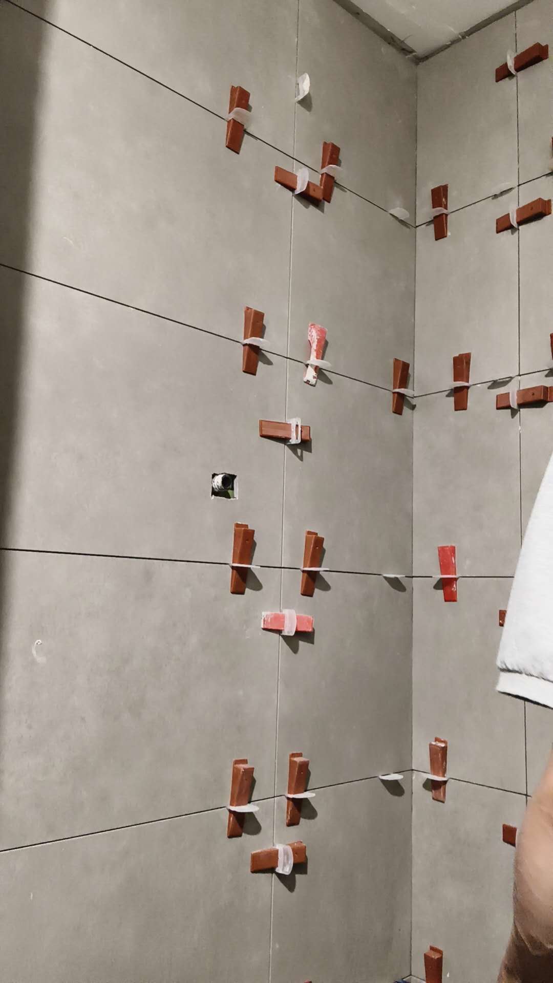 Bathroom wall tiles with levelling clips during installation